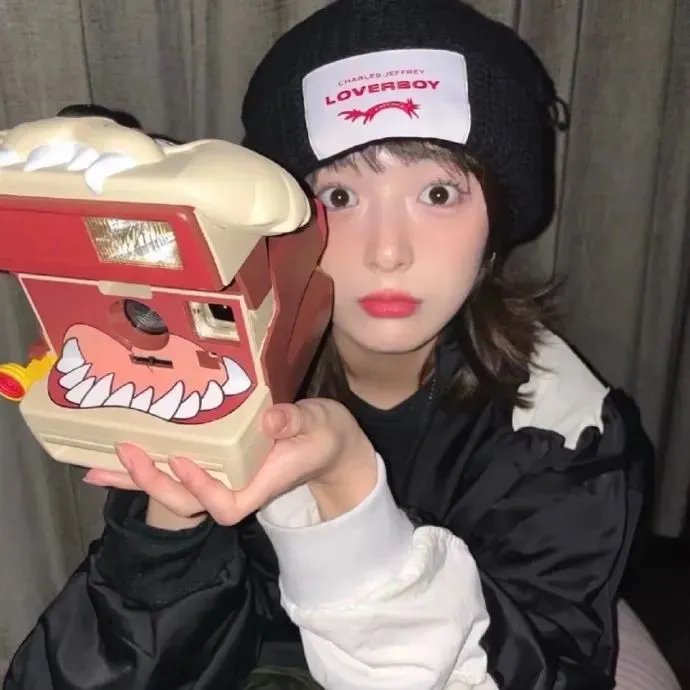 裸女游城